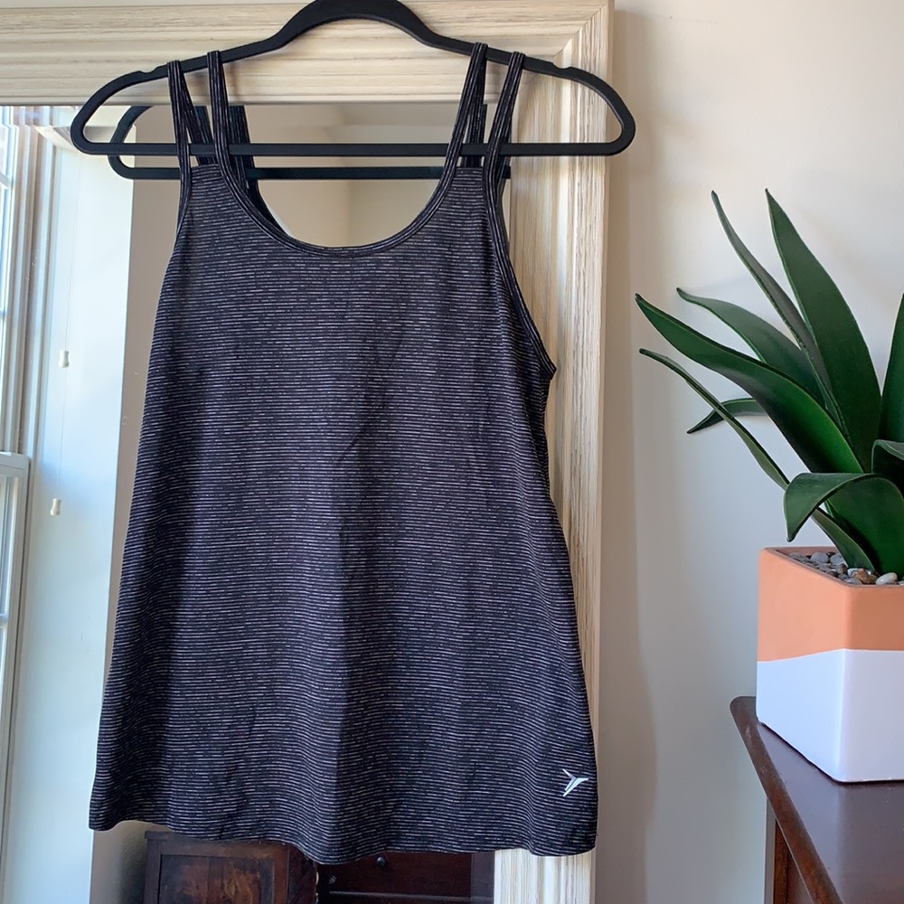 OLD NAVY ACTIVE loose fit yoga / workout tank top (size small) ✨